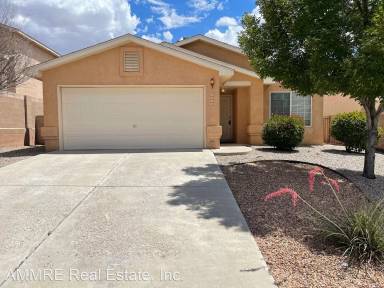 Main picture of 3011 Zia St NE