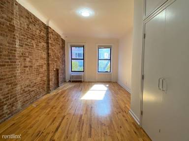 Main picture of 137 W 67th St