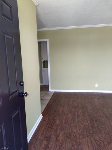 Main picture of 4711 E 3rd St