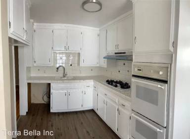 Main picture of 829 E 246th St