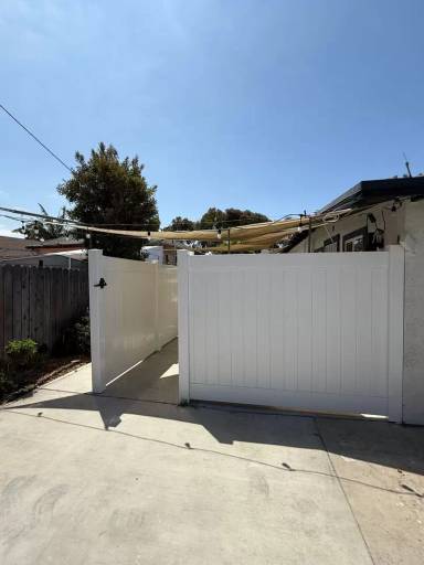 Main picture of 3128 1/2 Newton Ave