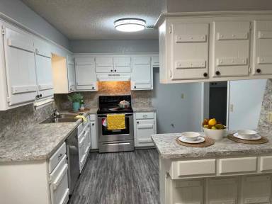 Main picture of 1705 SE 8th St
