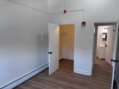 Main picture of 366 Main St