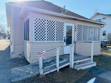 Main picture of 106 Broadwater Ave