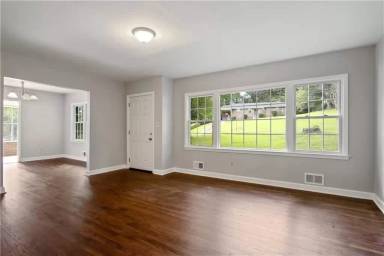 Main picture of 1093 Fayetteville Rd SE
