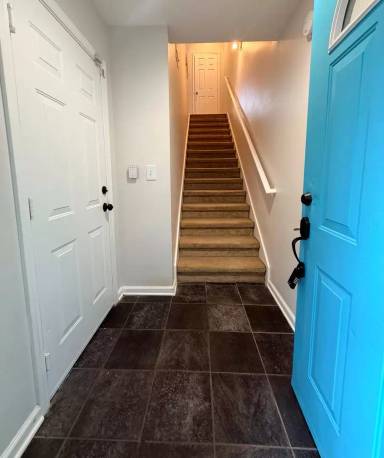 Main picture of 1055 Park Row North SE