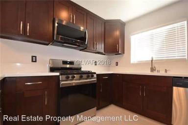 Main picture of 10524 Autumn Pine Ave