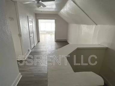 Main picture of 2201 Burnet Ave