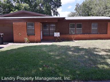 Main picture of 1304 Manor Dr