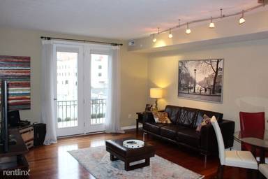 Main picture of 330 S 3rd St