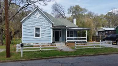 Main picture of 493 Ruth St