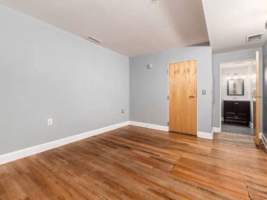 Main picture of 106 N High St