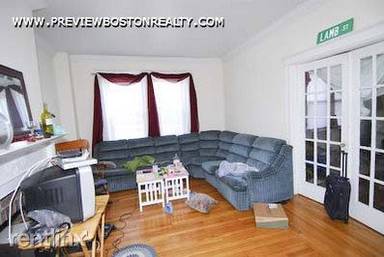 Main picture of 1657 Commonwealth Ave