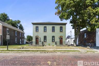 Main picture of 422 W 4th St