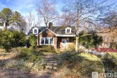 Main picture of 2141 Bay St