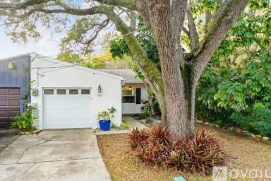 Main picture of 511 S Matanzas Ave