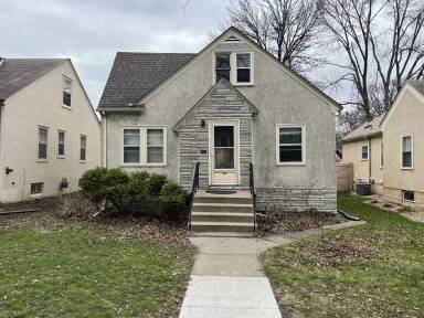 Main picture of 2526 McKinley St NE