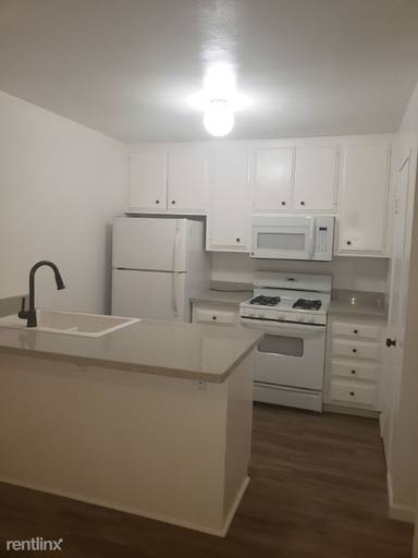 Main picture of 4089 Lake Blvd