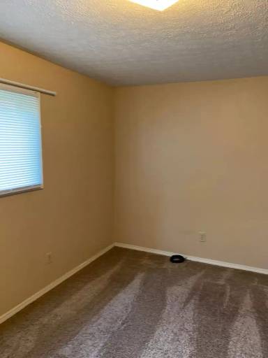 Main picture of 120 E 17th St