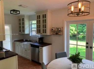Main picture of 4619 SW 10th St