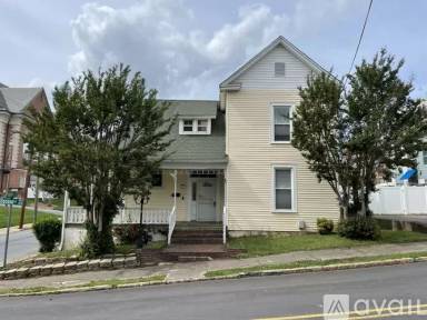 Main picture of 515 W 2nd St
