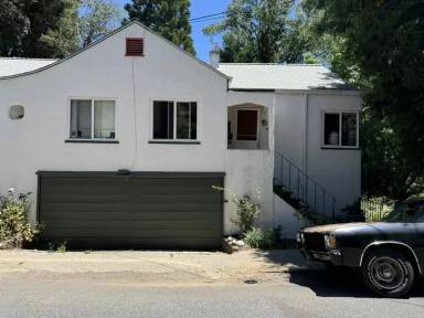 Main picture of 574 E Broad St