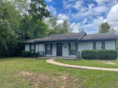 Main picture of 2827 Lakeview Dr