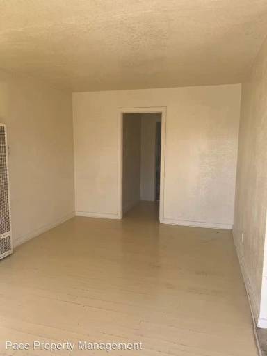 Main picture of 1008 N Lake St