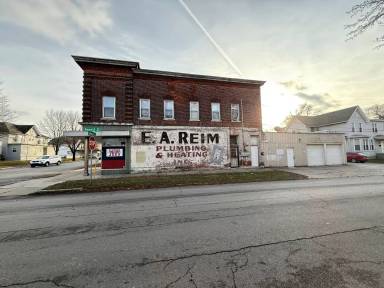 Main picture of 105 W Dewald St