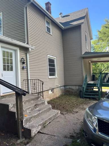 Main picture of 919 W 10th St