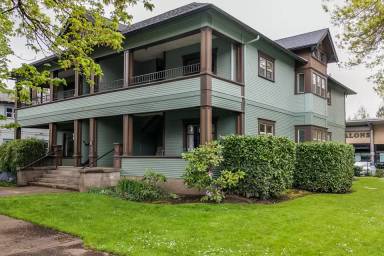 Main picture of 614 Lawrence St