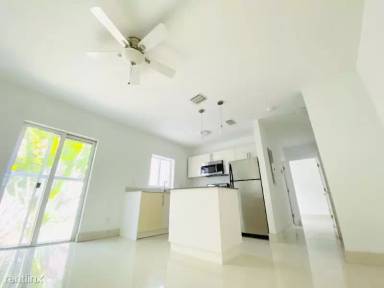 Main picture of 6891 Bay Dr