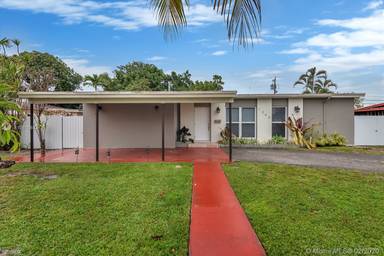 Main picture of 1349 W 63rd St