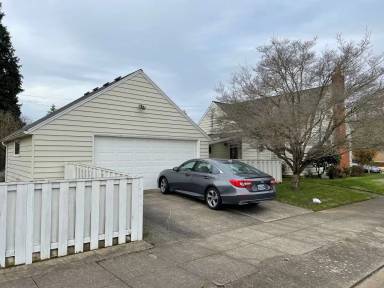 Main picture of 5012 N Yale St