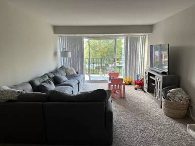 Main picture of 1024 N Plum Grove Rd