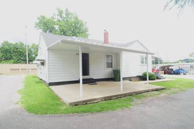 Main picture of 203 Oakwood Ave NW