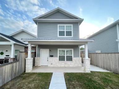 Main picture of 716 S Main St