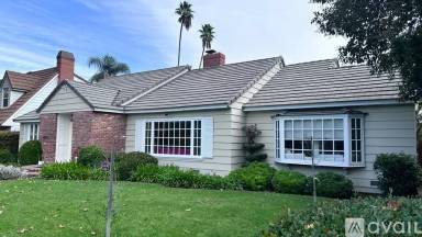 Main picture of 4950 Hayvenhurst Ave