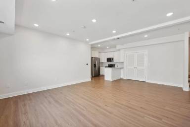 Main picture of 423 13th St NE
