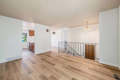 Main picture of 2808 W 99th Cir