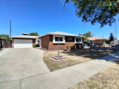 Main picture of 1419 N Winery Ave