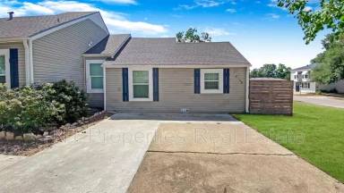 Main picture of 813 S Coulter Dr