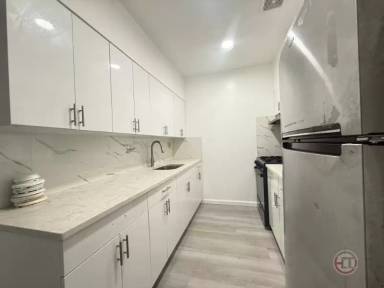 Main picture of 1682 Topping Ave