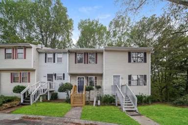 Main picture of 7042 Oakhill Cir