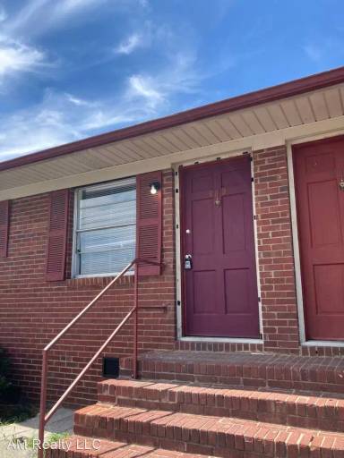 Main picture of 609 Elaine St