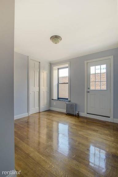 Main picture of 326 E 100th St