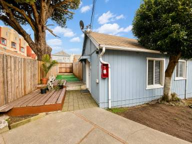 Main picture of 243 Miriam St
