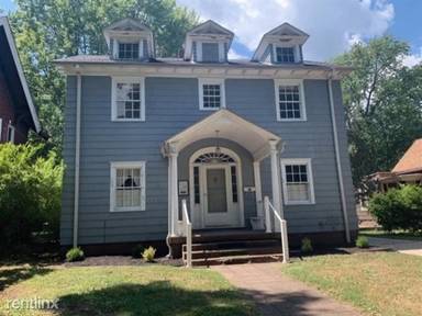 Main picture of 1221 S 5th St