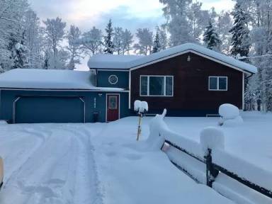 Main picture of 2743 Silver St