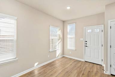 Main picture of 838 Soria Pl